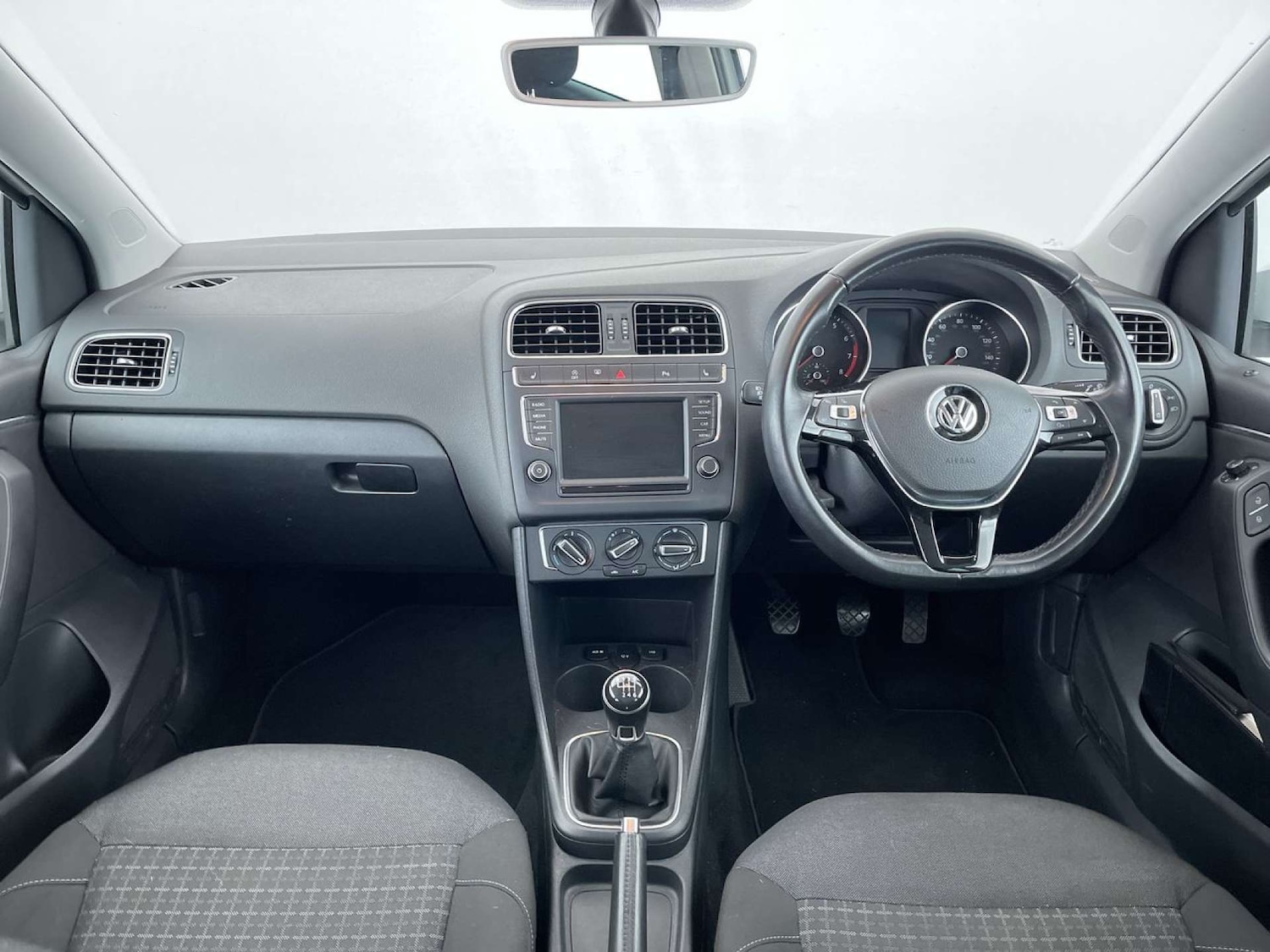 Used Volkswagen Polo 2016 for sale - 76640017: Photo 8