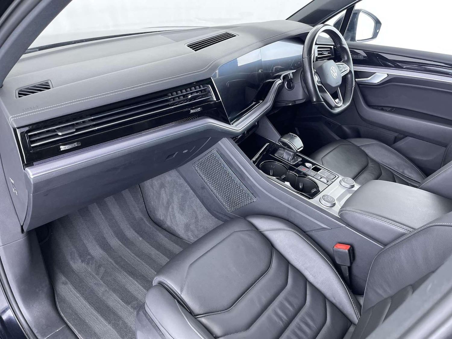 Used Volkswagen Touareg 2022 for sale - 77594777: Photo 32