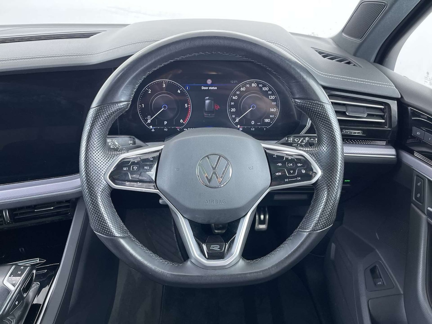 Used Volkswagen Touareg 2022 for sale - 77594777: Photo 36