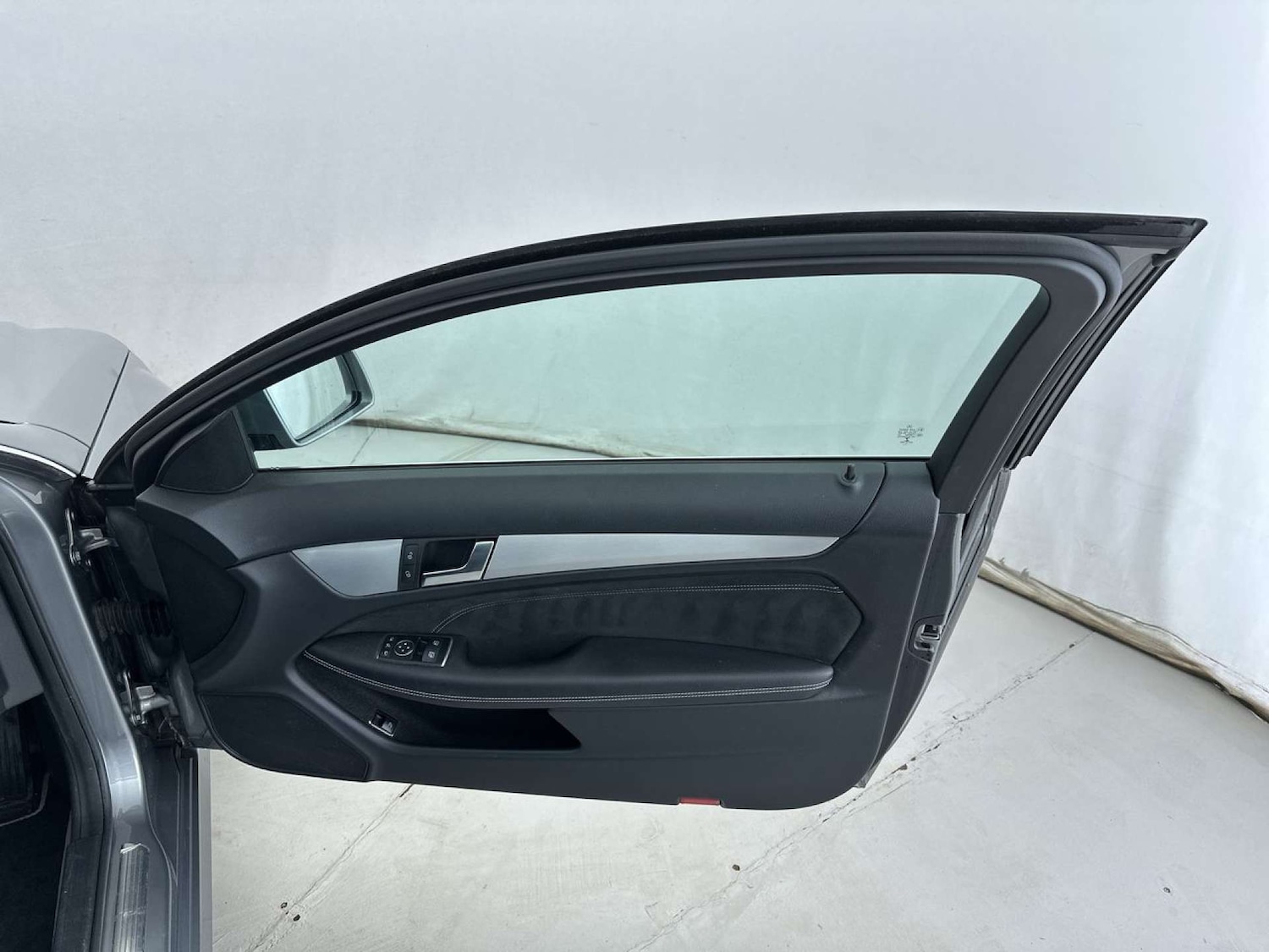 Used Mercedes-Benz C Class 2015 for sale - 77609405: Photo 28