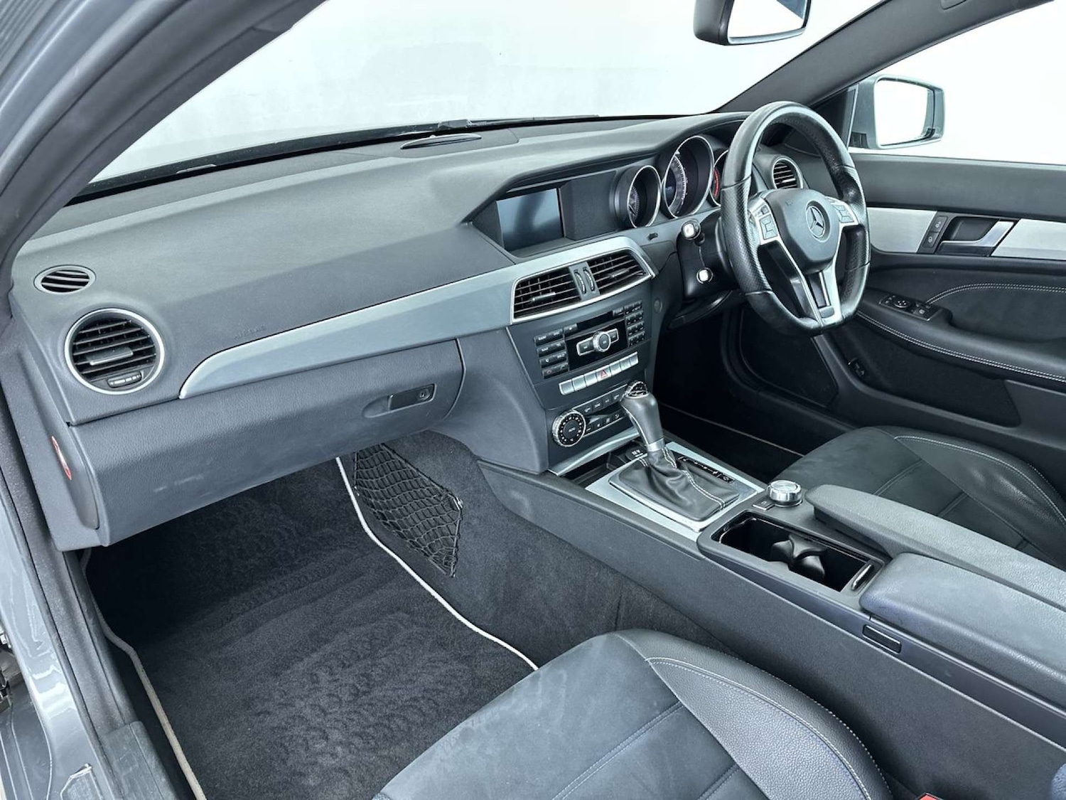 Used Mercedes-Benz C Class 2015 for sale - 77609405: Photo 30