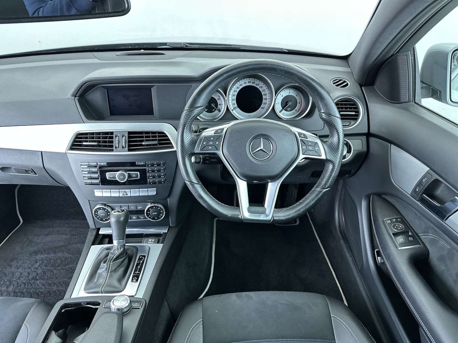 Used Mercedes-Benz C Class 2015 for sale - 77609405: Photo 33