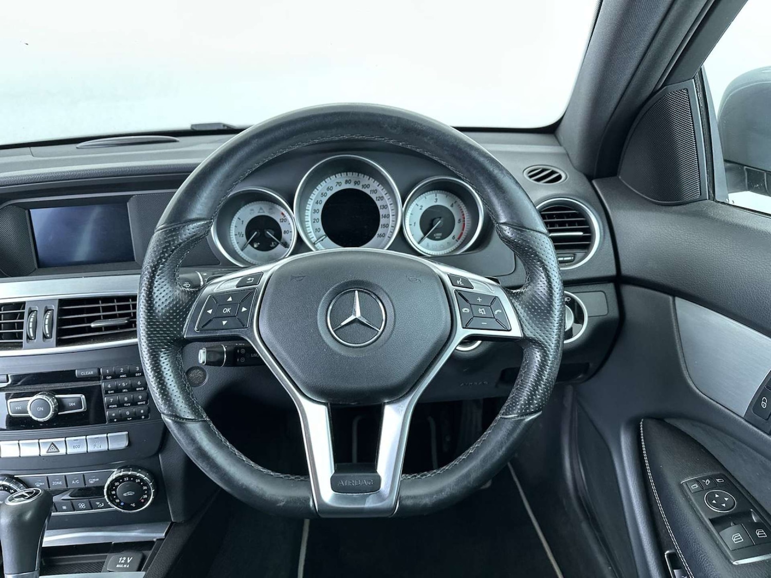 Used Mercedes-Benz C Class 2015 for sale - 77609405: Photo 34