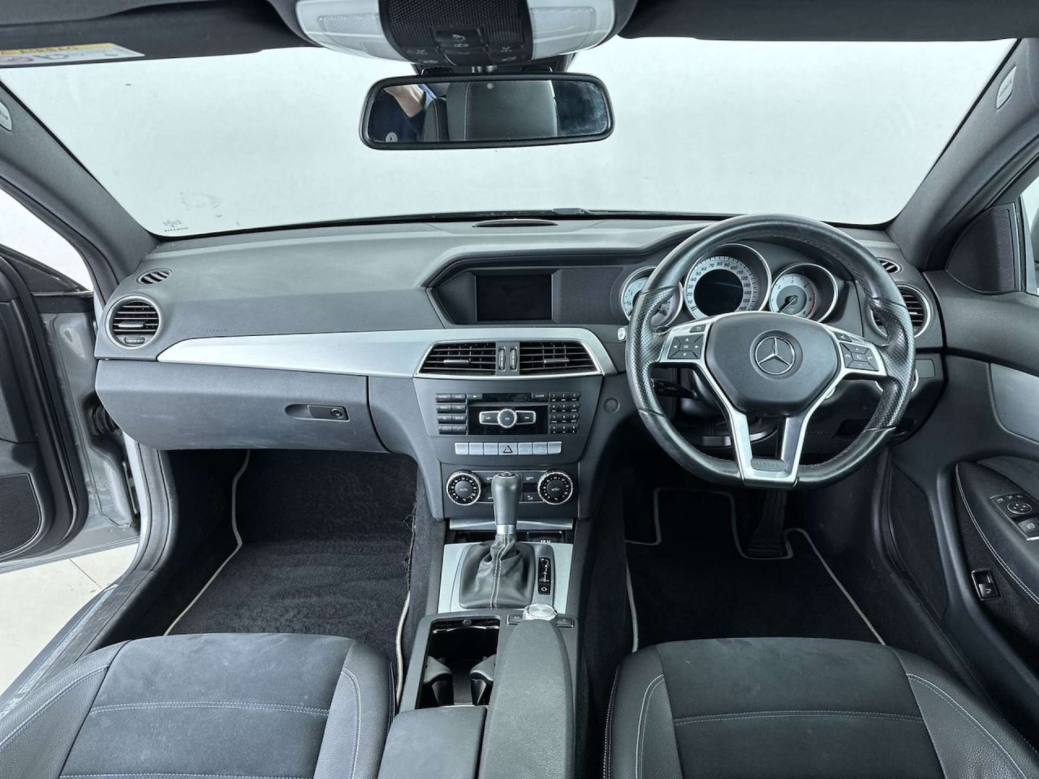 Used Mercedes-Benz C Class 2015 for sale - 77609405: Photo 8