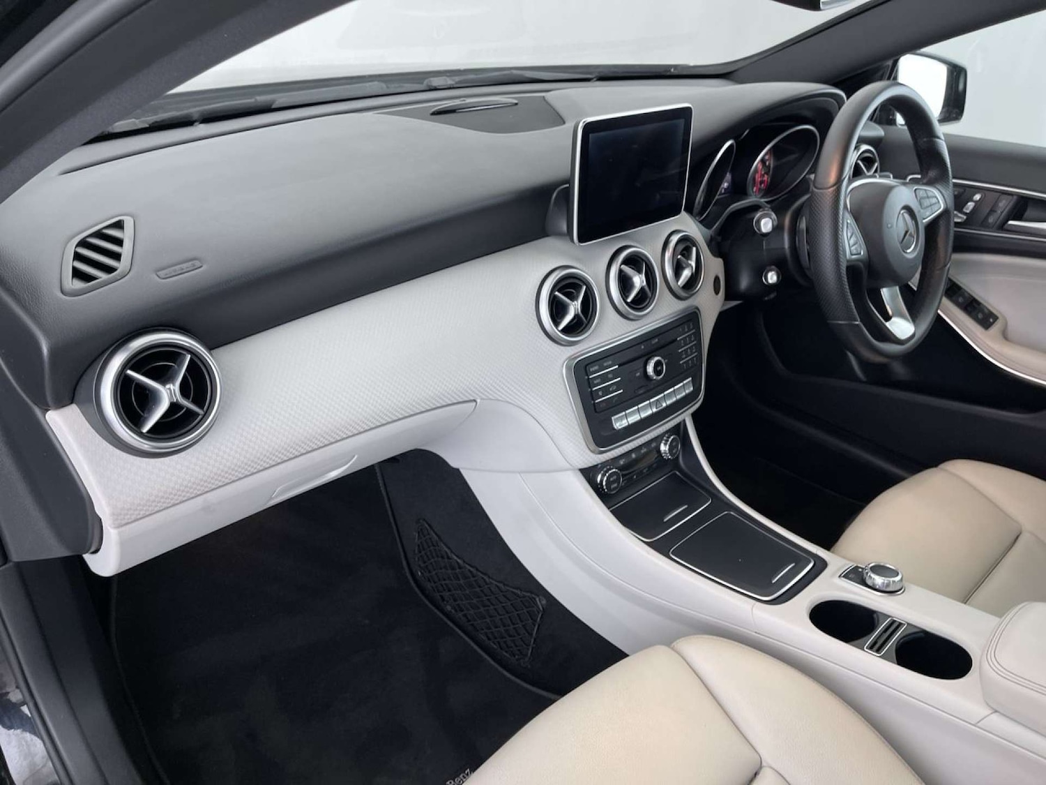 Used Mercedes-Benz A-Class 2016 for sale - 76623852: Photo 32