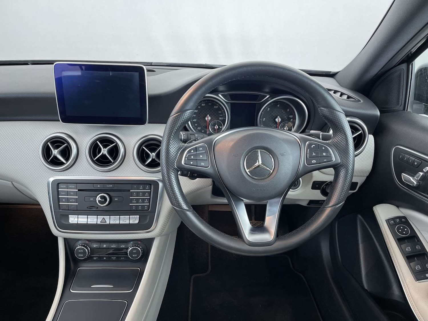 Used Mercedes-Benz A-Class 2016 for sale - 76623852: Photo 35