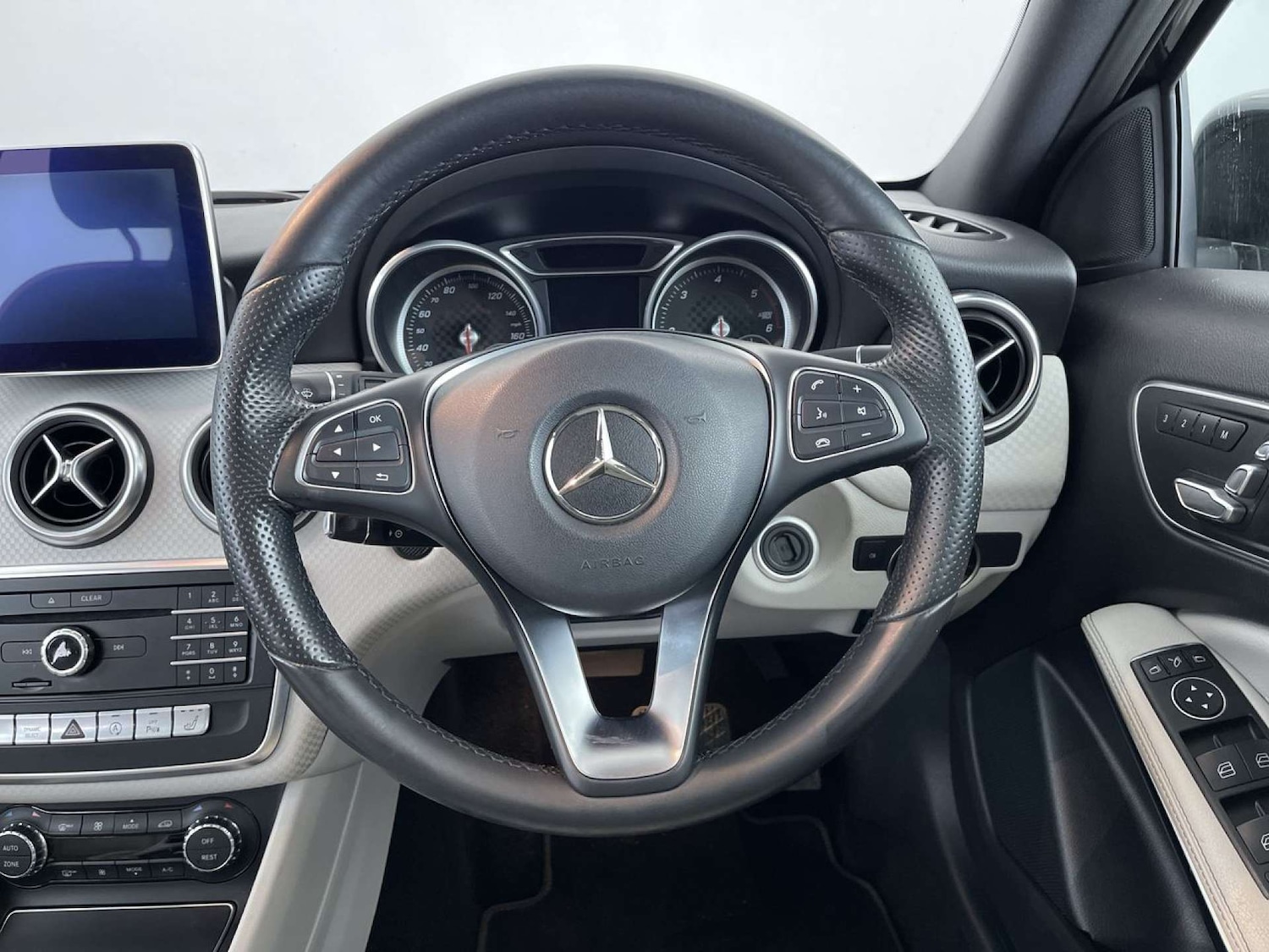 Used Mercedes-Benz A-Class 2016 for sale - 76623852: Photo 36