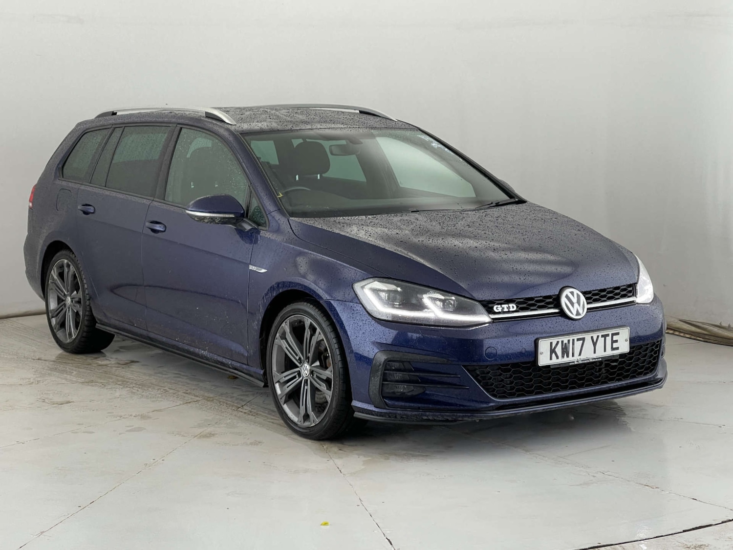 Used Volkswagen Golf 2017 for sale - 76352642: Photo 1