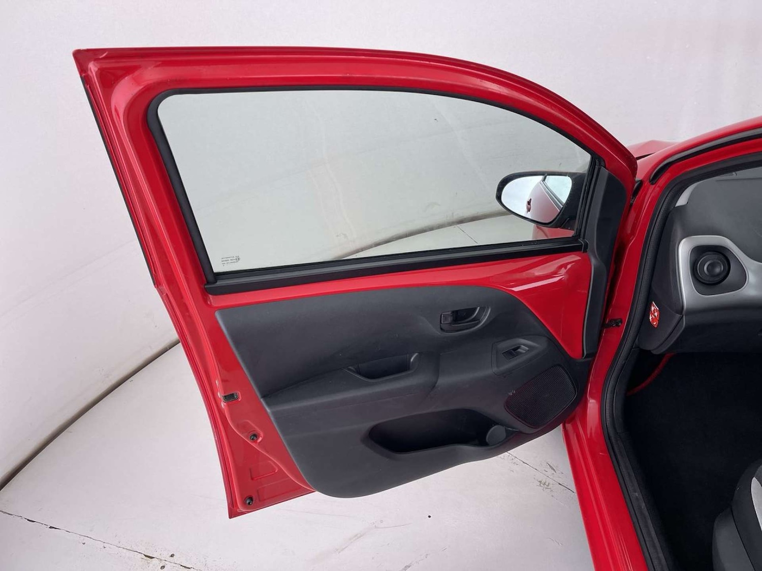 Used Toyota AYGO 2015 for sale - 76762556: Photo 27