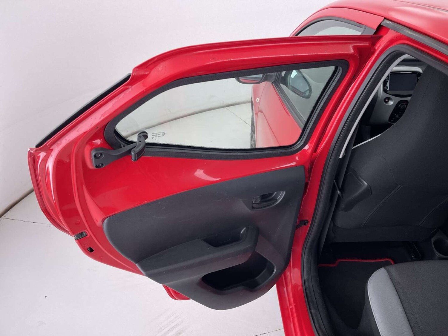 Used Toyota AYGO 2015 for sale - 76762556: Photo 28