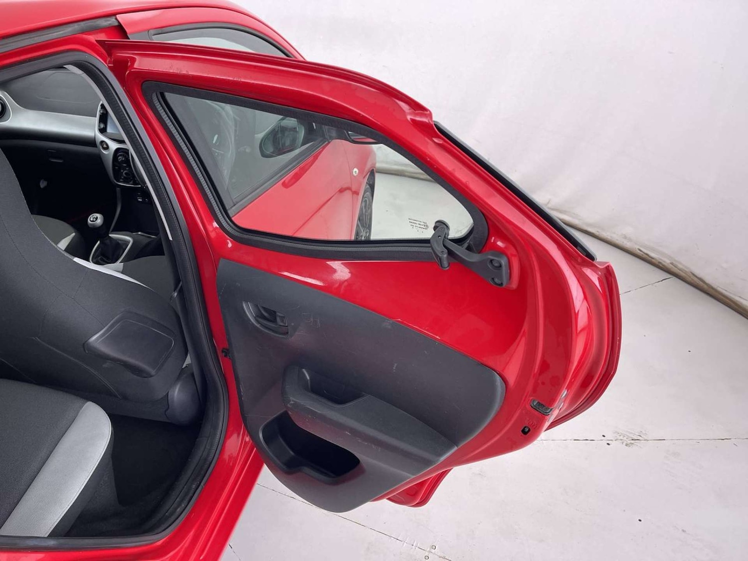 Used Toyota AYGO 2015 for sale - 76762556: Photo 30