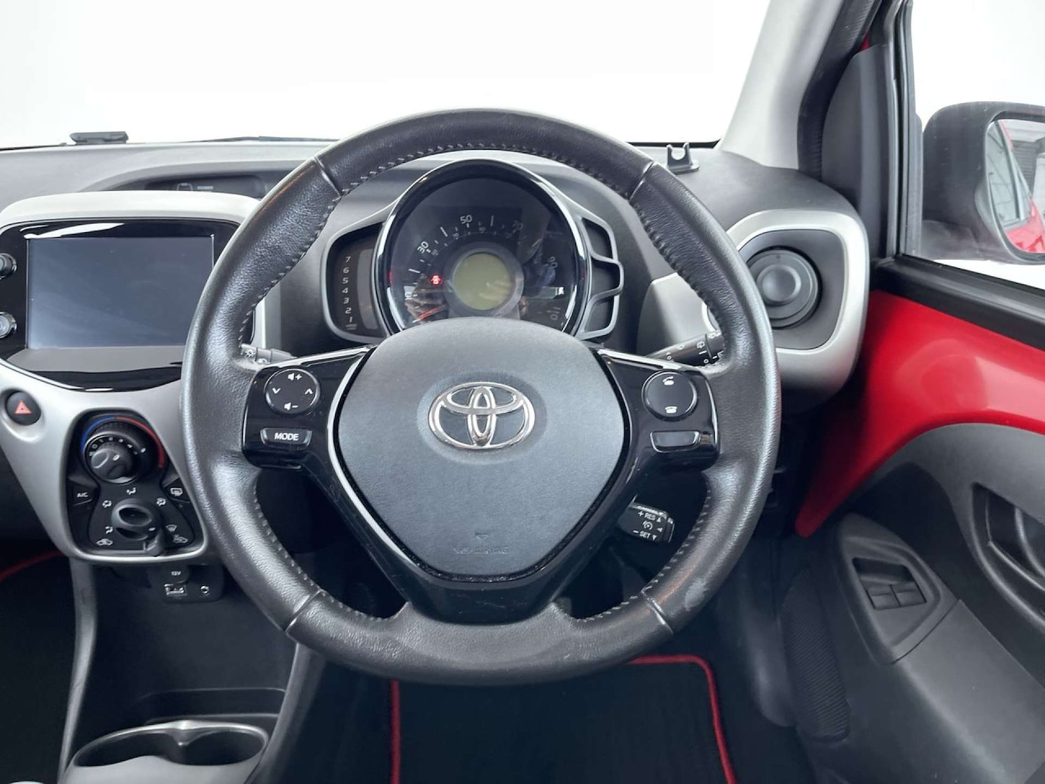 Used Toyota AYGO 2015 for sale - 76762556: Photo 36