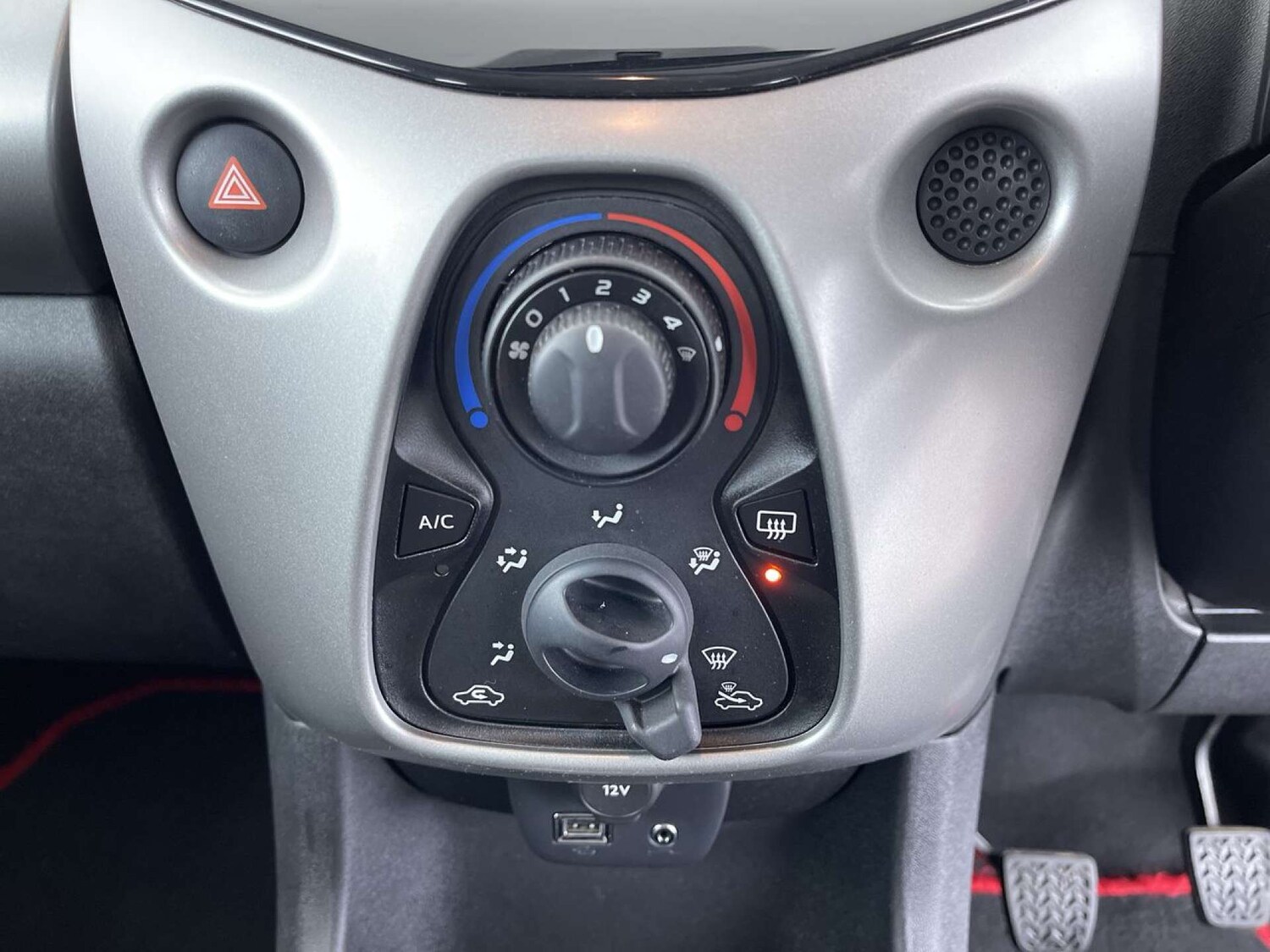 Used Toyota AYGO 2015 for sale - 76762556: Photo 43