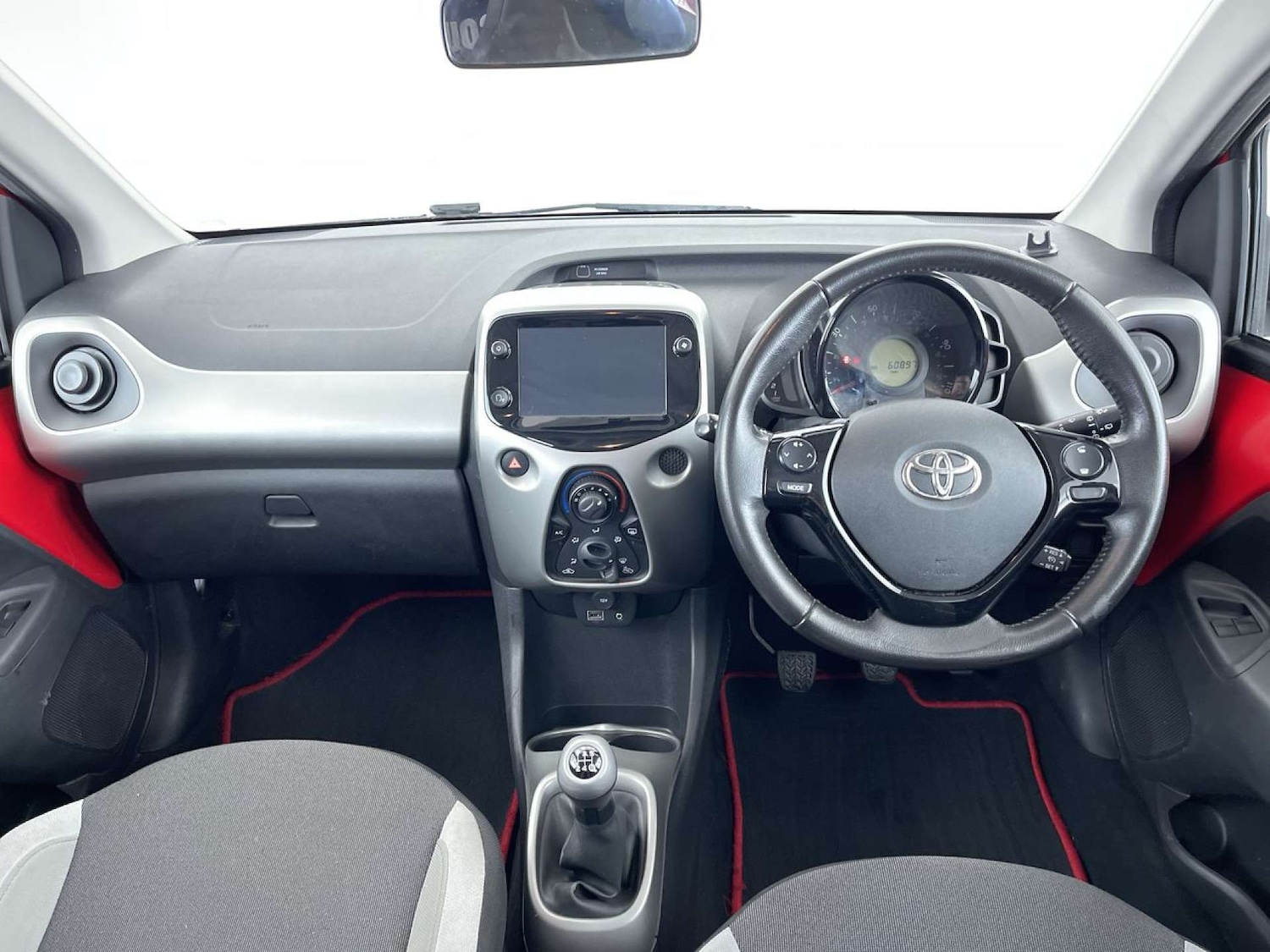 Used Toyota AYGO 2015 for sale - 76762556: Photo 8