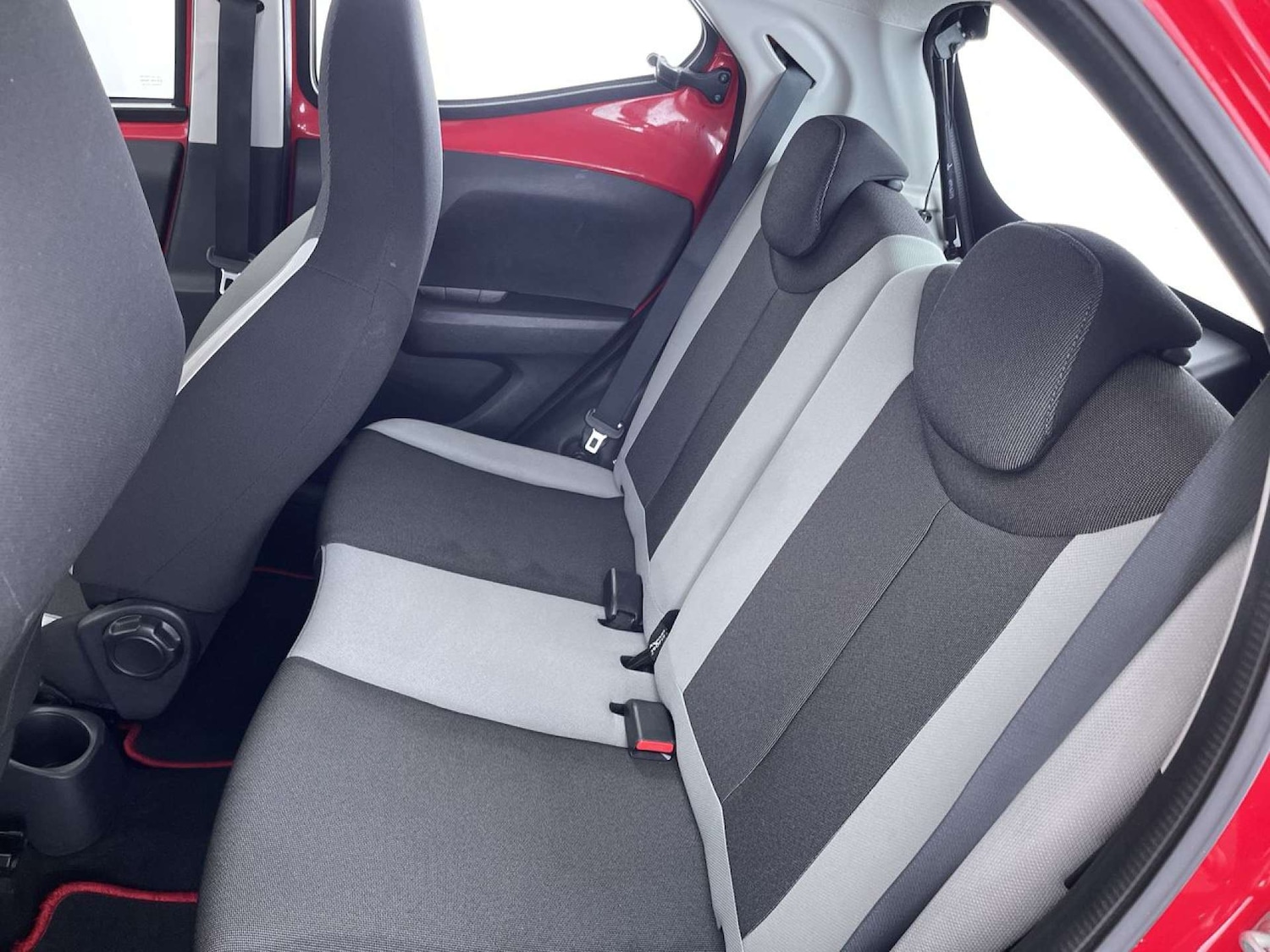 Used Toyota AYGO 2015 for sale - 76762556: Photo 9