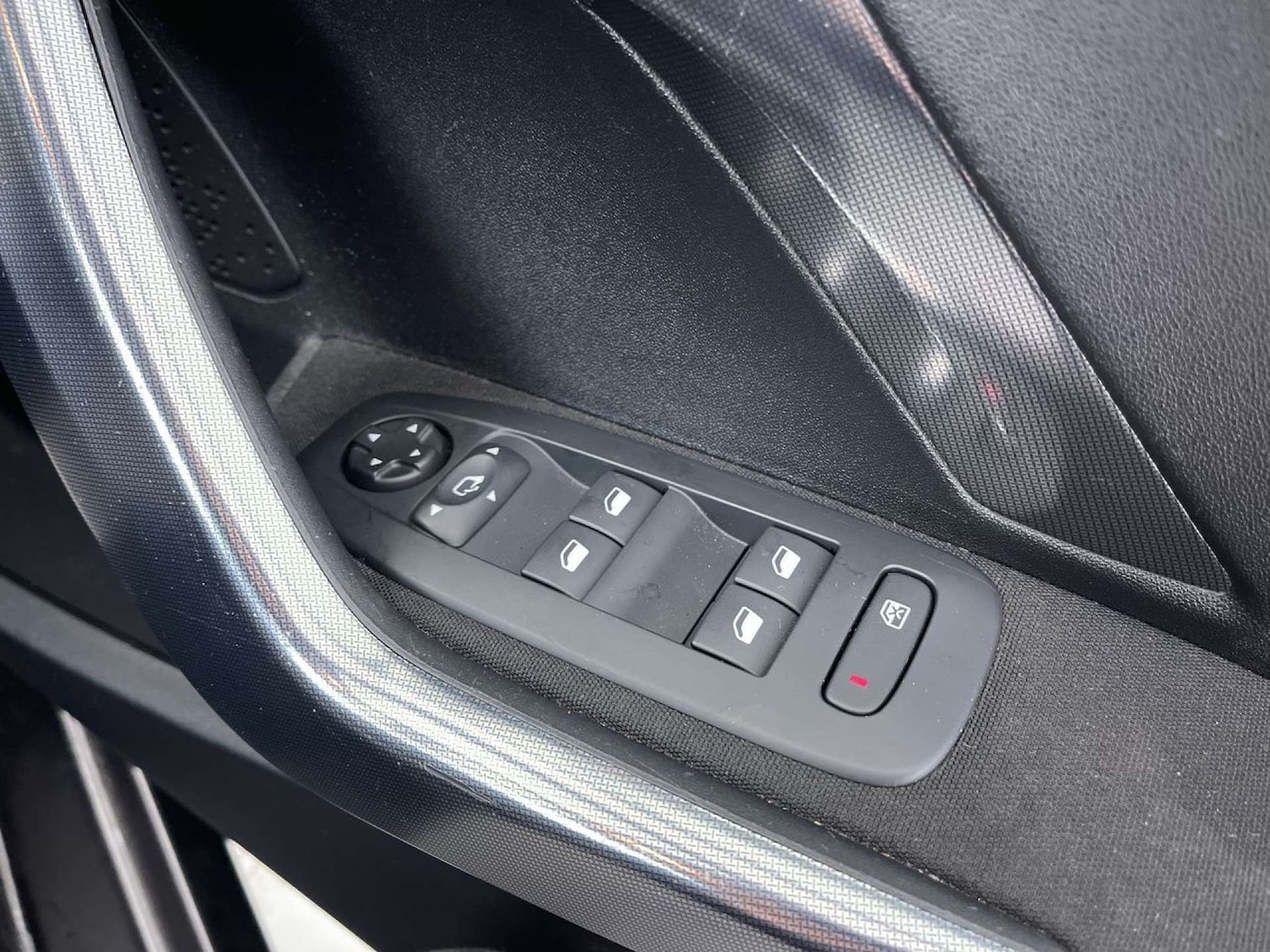 Used Peugeot 2008 2016 for sale - 76682723: Photo 49