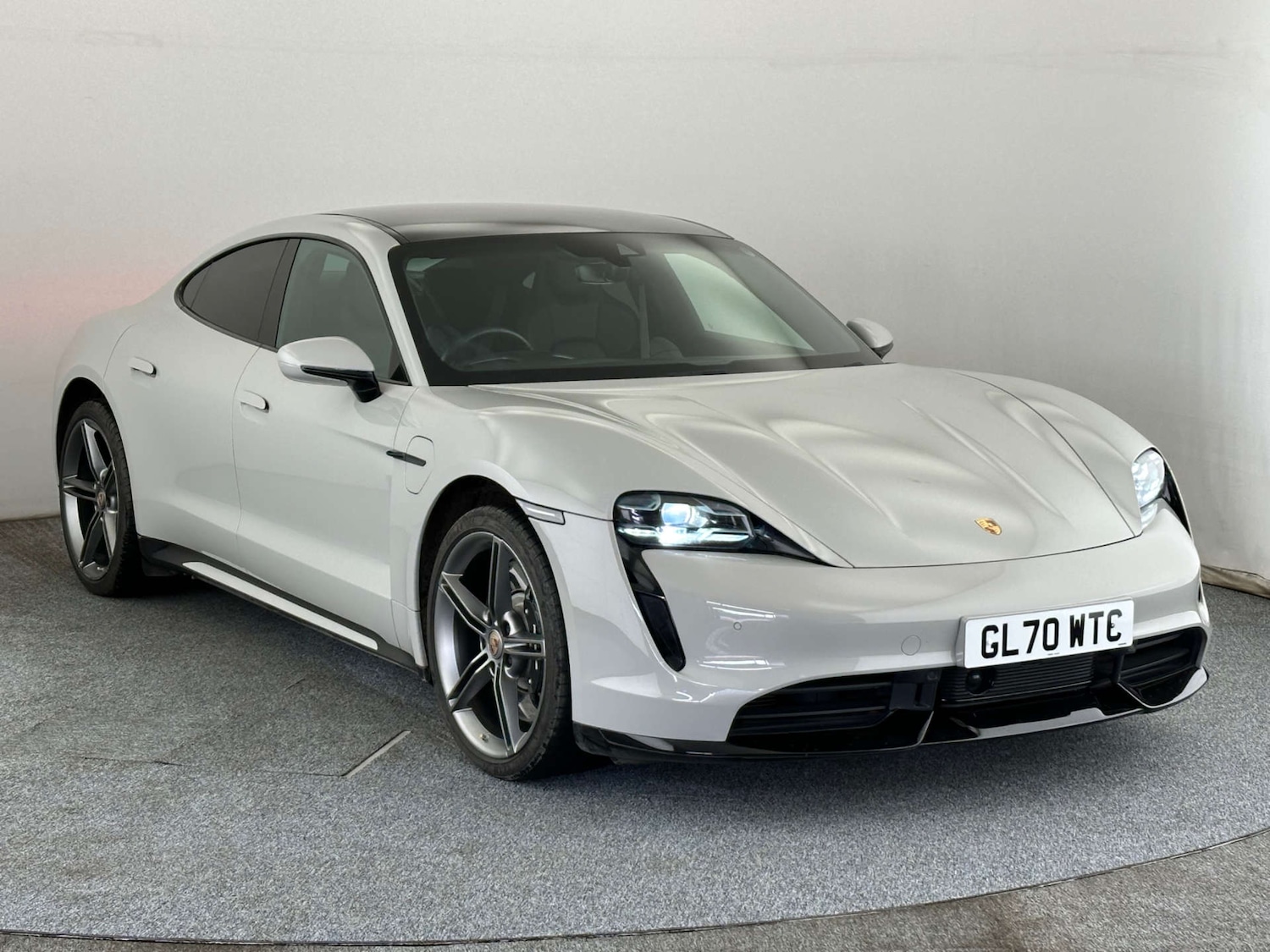 Used Porsche Taycan 2020 for sale - 78165558: Photo 1