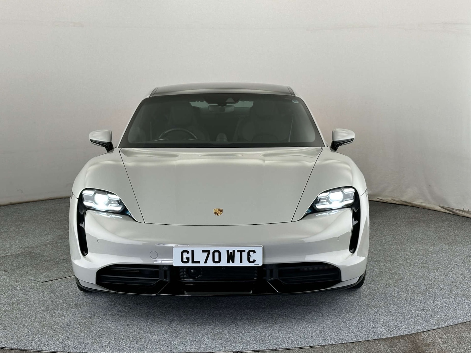 Used Porsche Taycan 2020 for sale - 78165558: Photo 2
