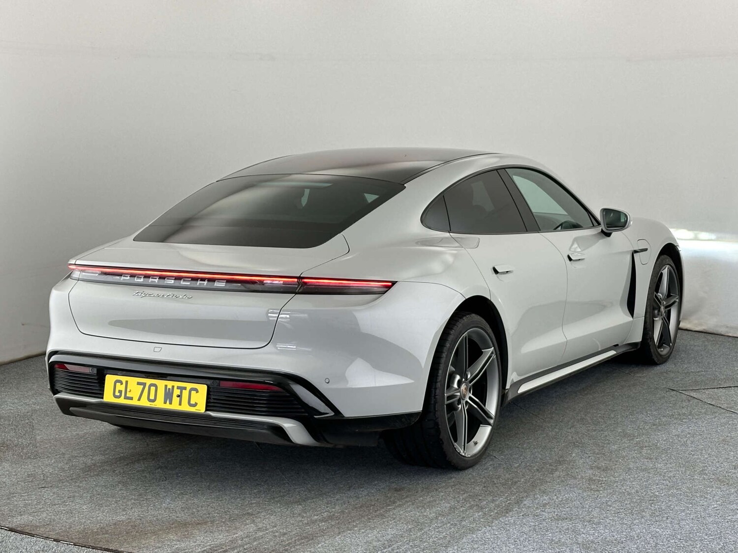 Used Porsche Taycan 2020 for sale - 78165558: Photo 4