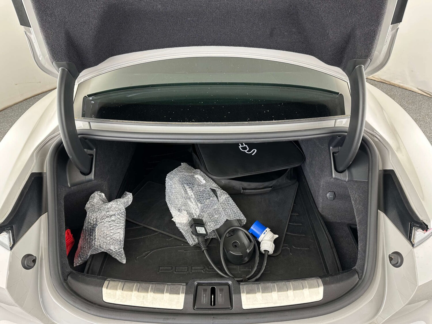 Used Porsche Taycan 2020 for sale - 78165558: Photo 7