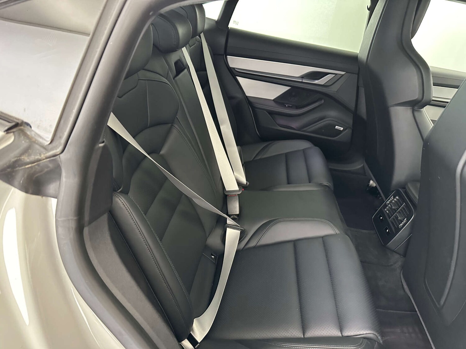 Used Porsche Taycan 2020 for sale - 78165558: Photo 8