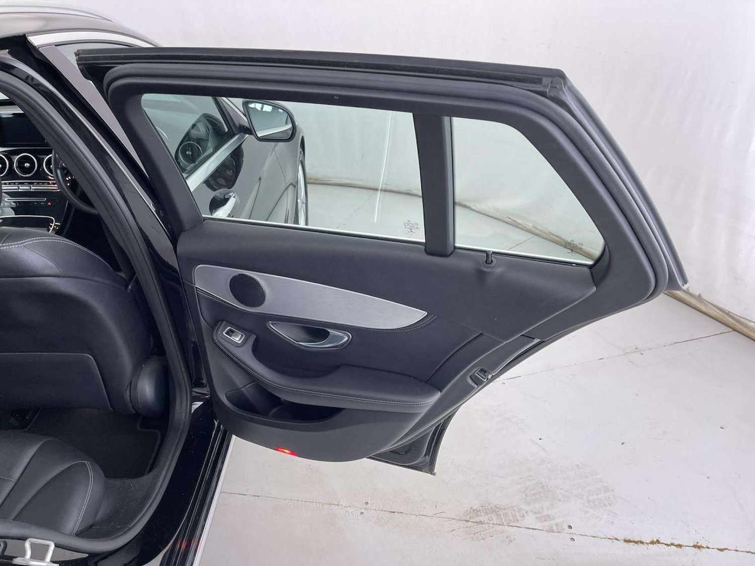 Used Mercedes-Benz C Class 2015 for sale - 76698015: Photo 30