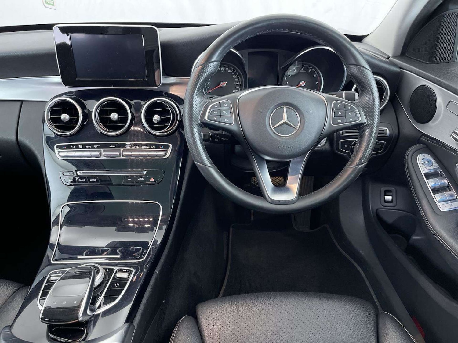 Used Mercedes-Benz C Class 2015 for sale - 76698015: Photo 35