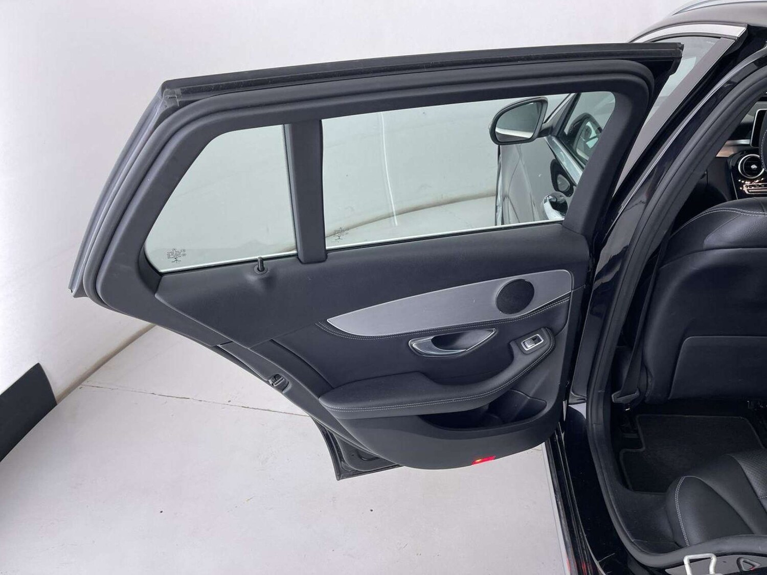 Used Mercedes-Benz C Class 2015 for sale - 76698015: Photo 87