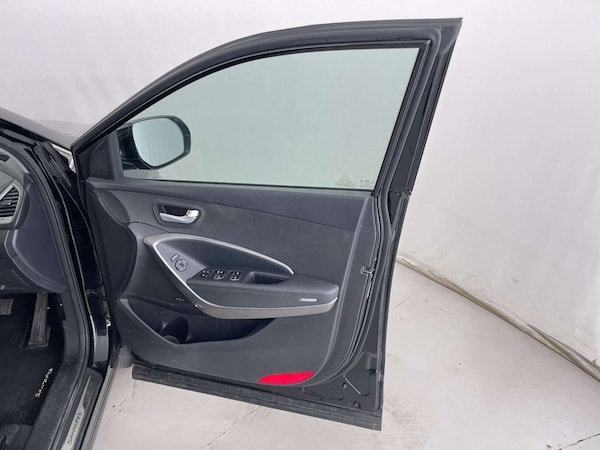 Used Hyundai Santa Fe 2017 for sale - 76038488: Photo 29