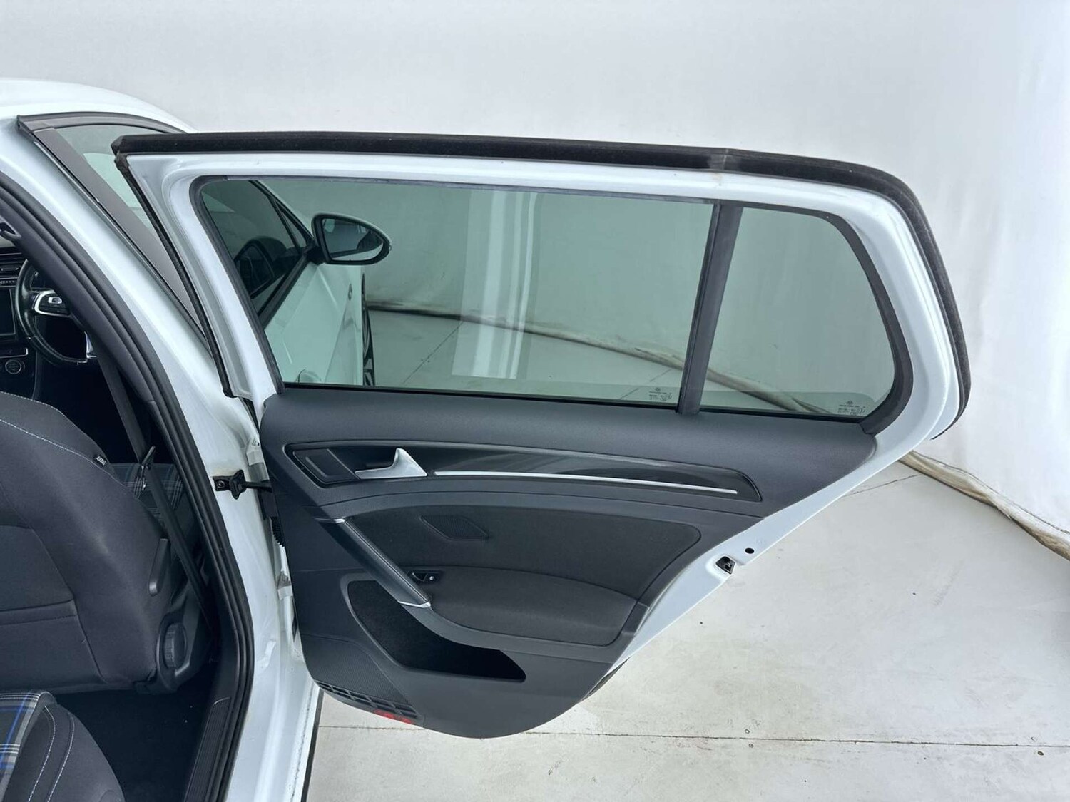 Used Volkswagen Golf 2016 for sale - 77609404: Photo 30