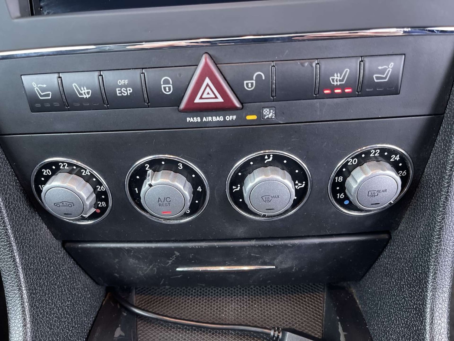 Used Mercedes-Benz SLK 2009 for sale - 77594778: Photo 40