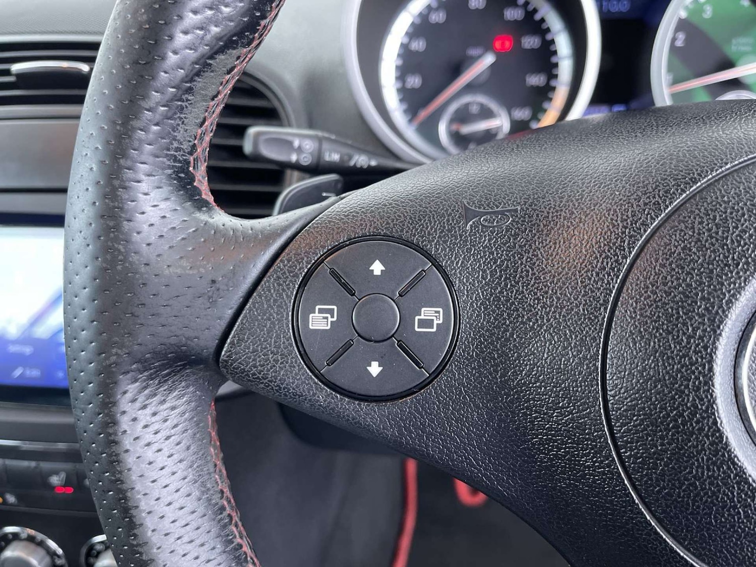 Used Mercedes-Benz SLK 2009 for sale - 77594778: Photo 46