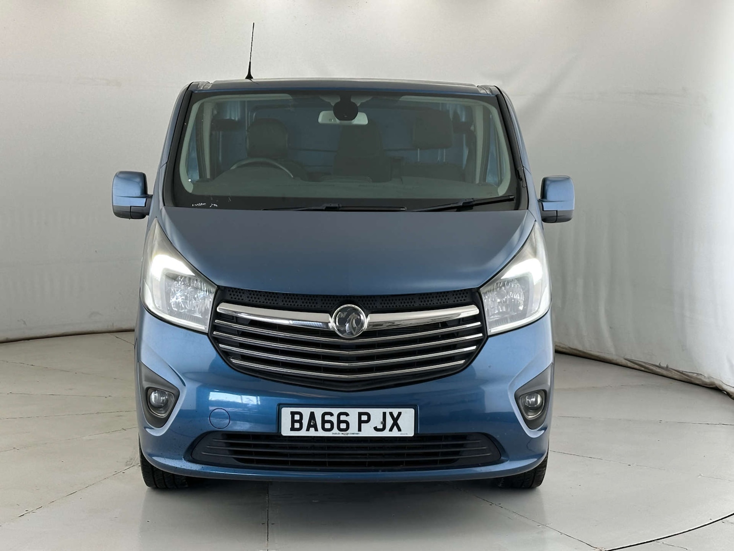 Used Vauxhall Vivaro 2017 for sale - 77900963: Photo 2