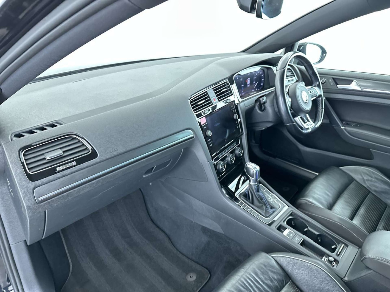 Used Volkswagen Golf 2018 for sale - 78106734: Photo 32