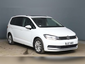 Used Volkswagen Touran 2017 for sale - 77963149: Photo