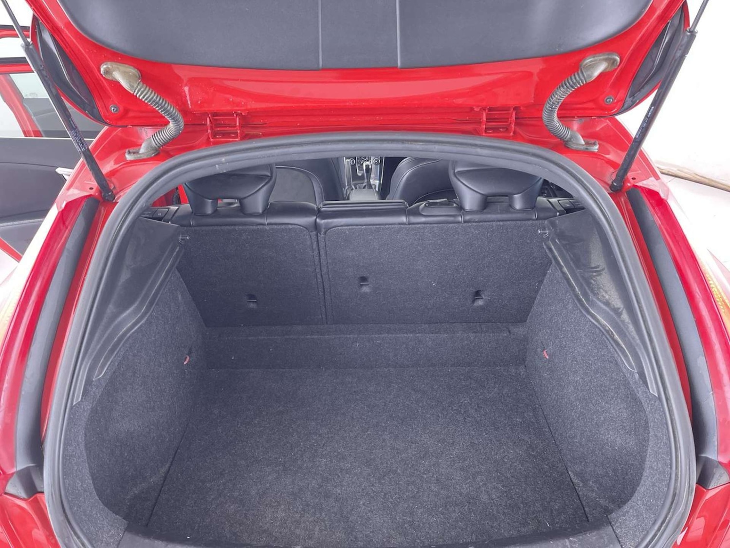 Used Volvo V40 2015 for sale - 76477409: Photo 10