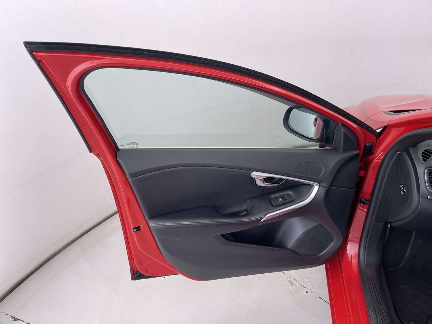 Used Volvo V40 2015 for sale - 76477409: Photo 27