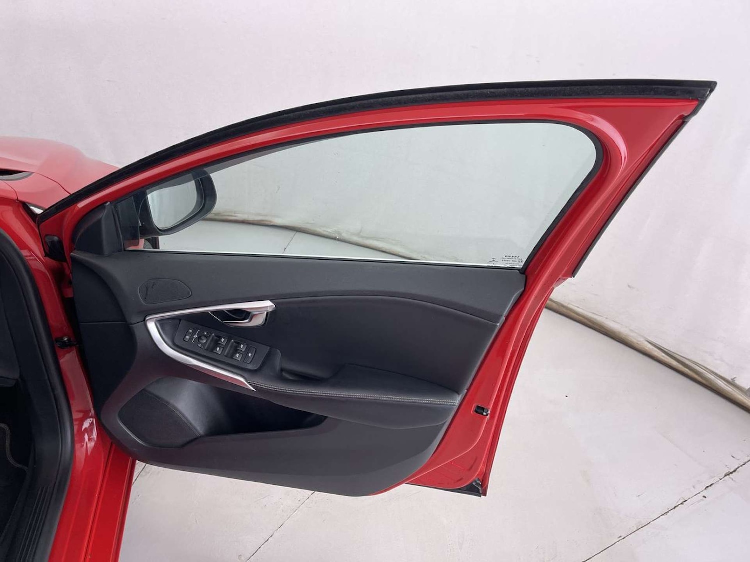 Used Volvo V40 2015 for sale - 76477409: Photo 29