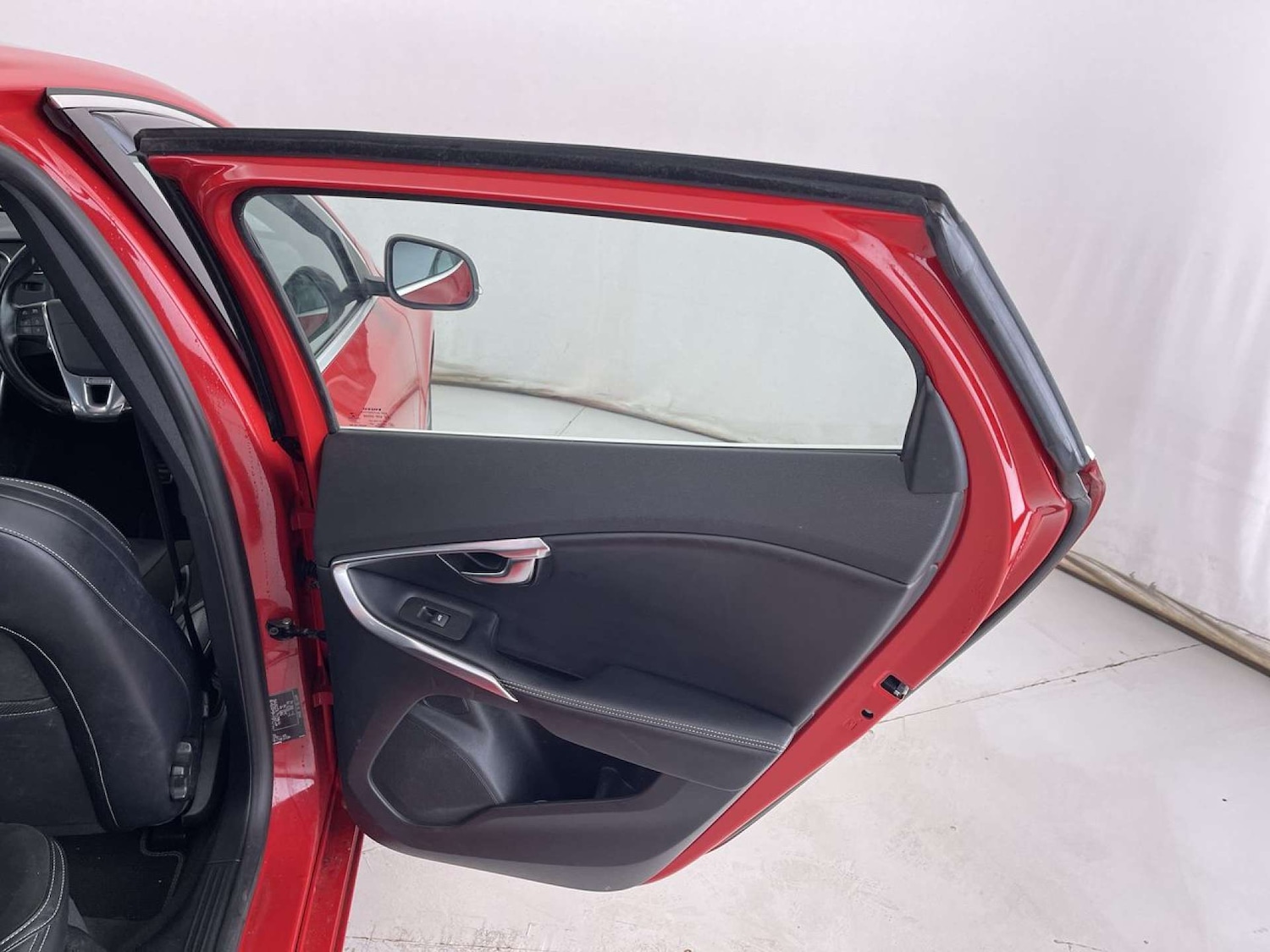 Used Volvo V40 2015 for sale - 76477409: Photo 30