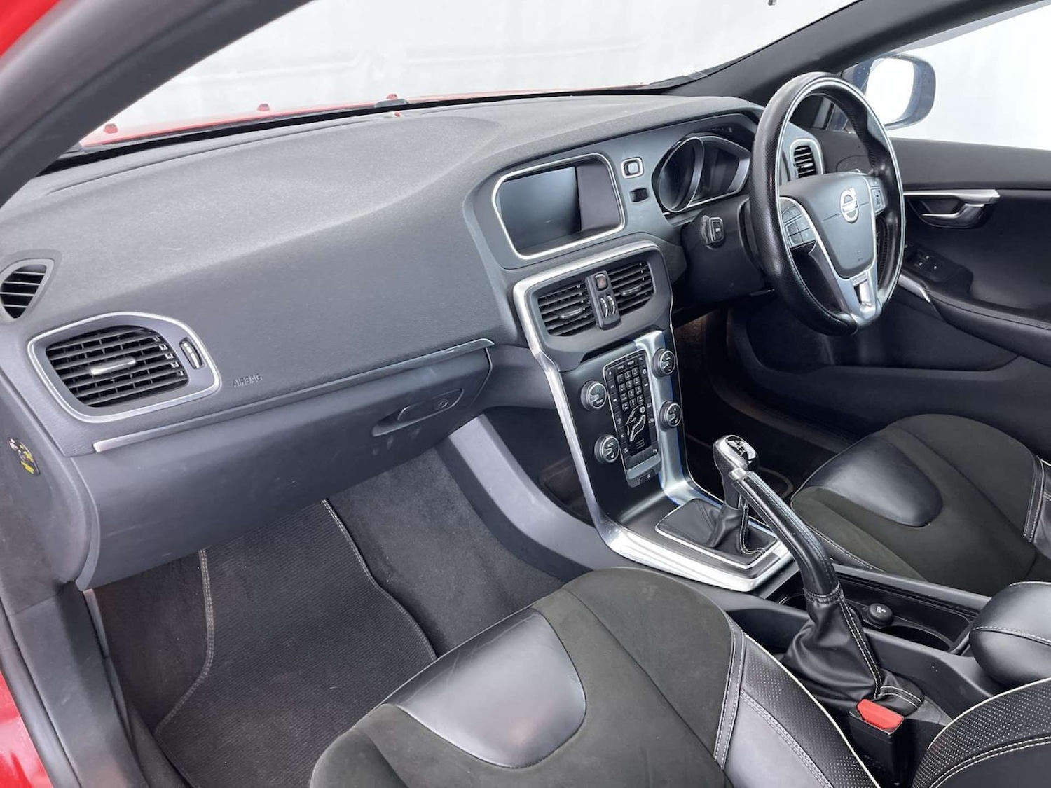 Used Volvo V40 2015 for sale - 76477409: Photo 32