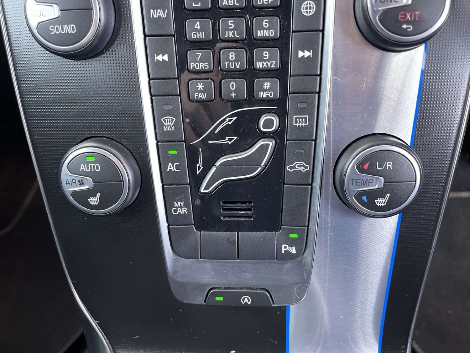 Used Volvo V40 2015 for sale - 76477409: Photo 44