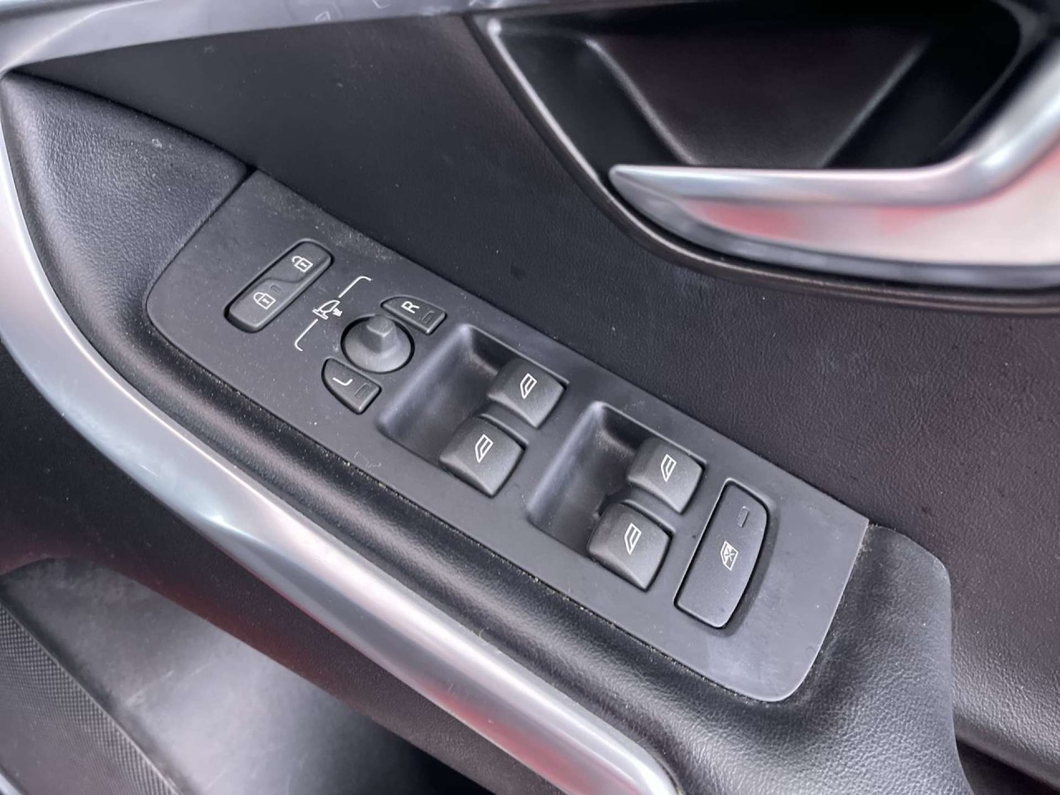 Used Volvo V40 2015 for sale - 76477409: Photo 50