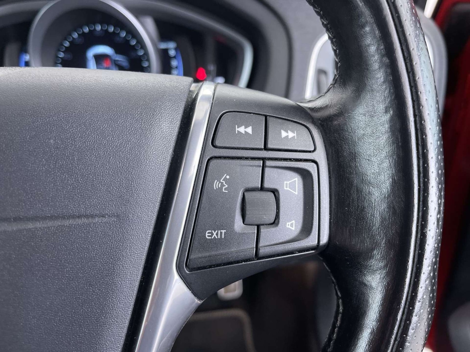 Used Volvo V40 2015 for sale - 76477409: Photo 52