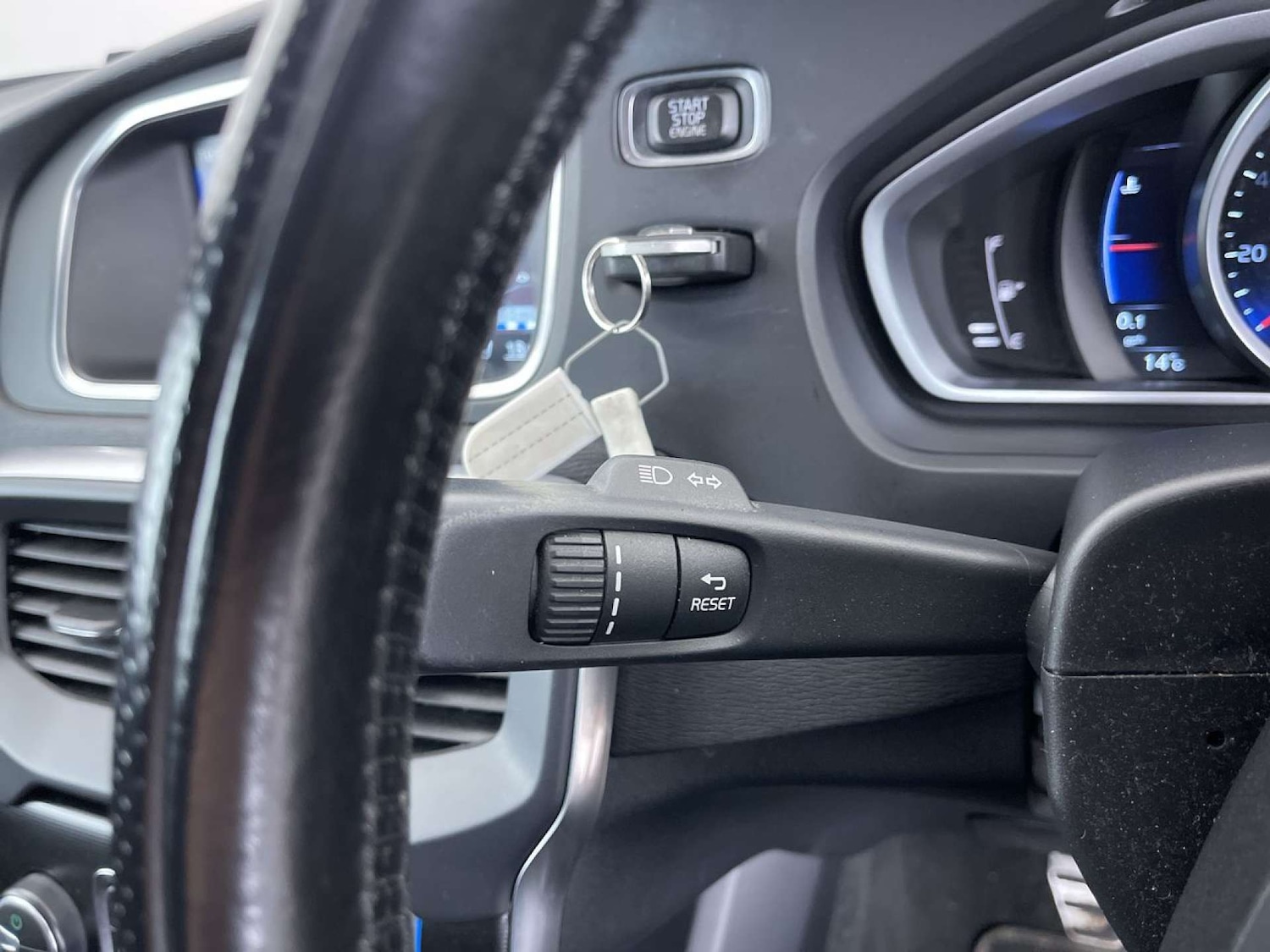 Used Volvo V40 2015 for sale - 76477409: Photo 53