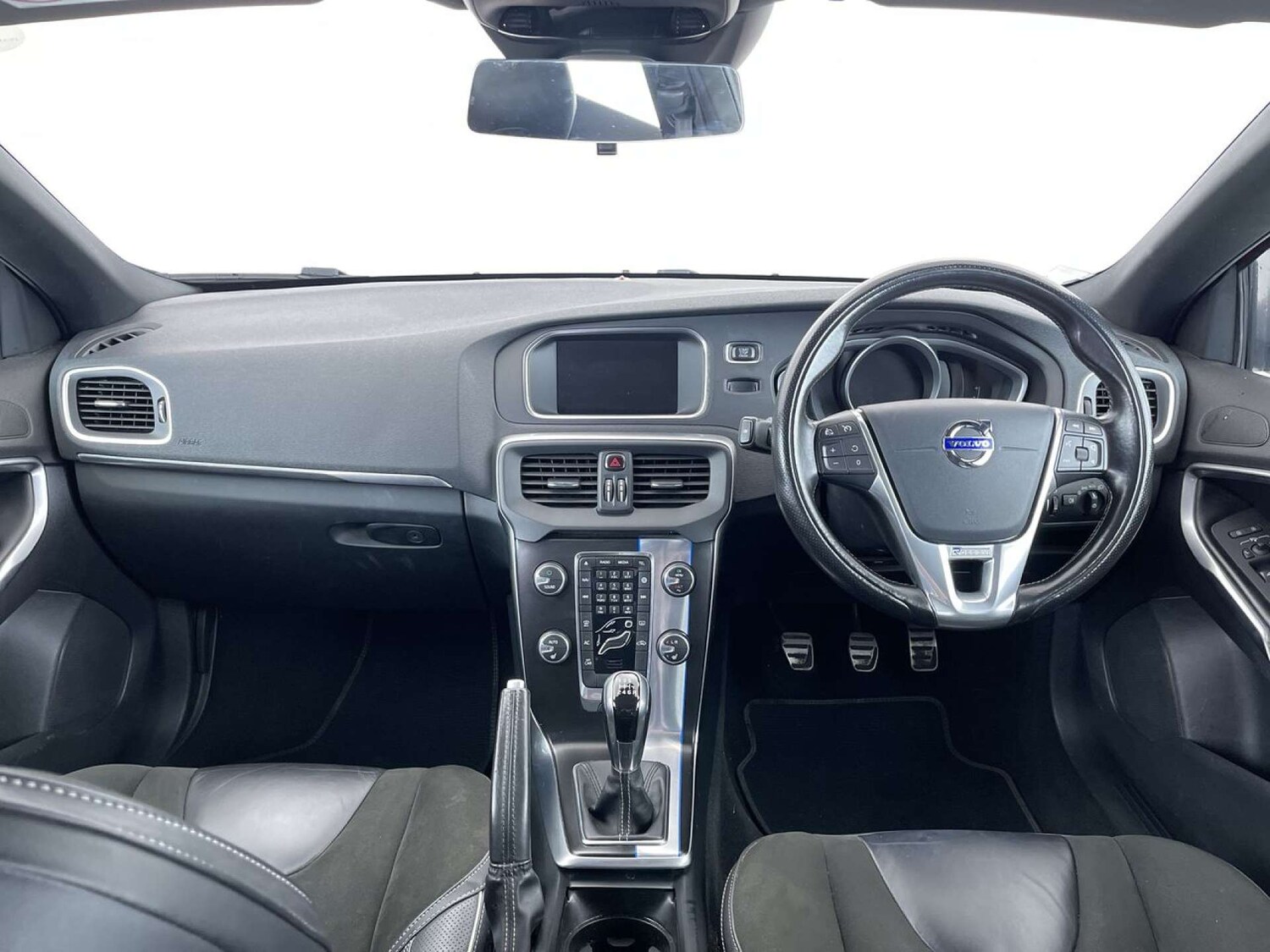 Used Volvo V40 2015 for sale - 76477409: Photo 8