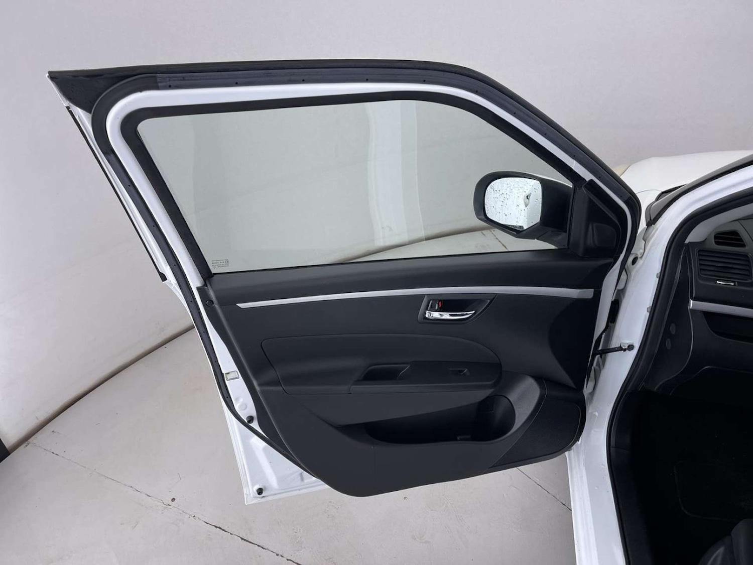 Used Suzuki Swift 2015 for sale - 76623846: Photo 27