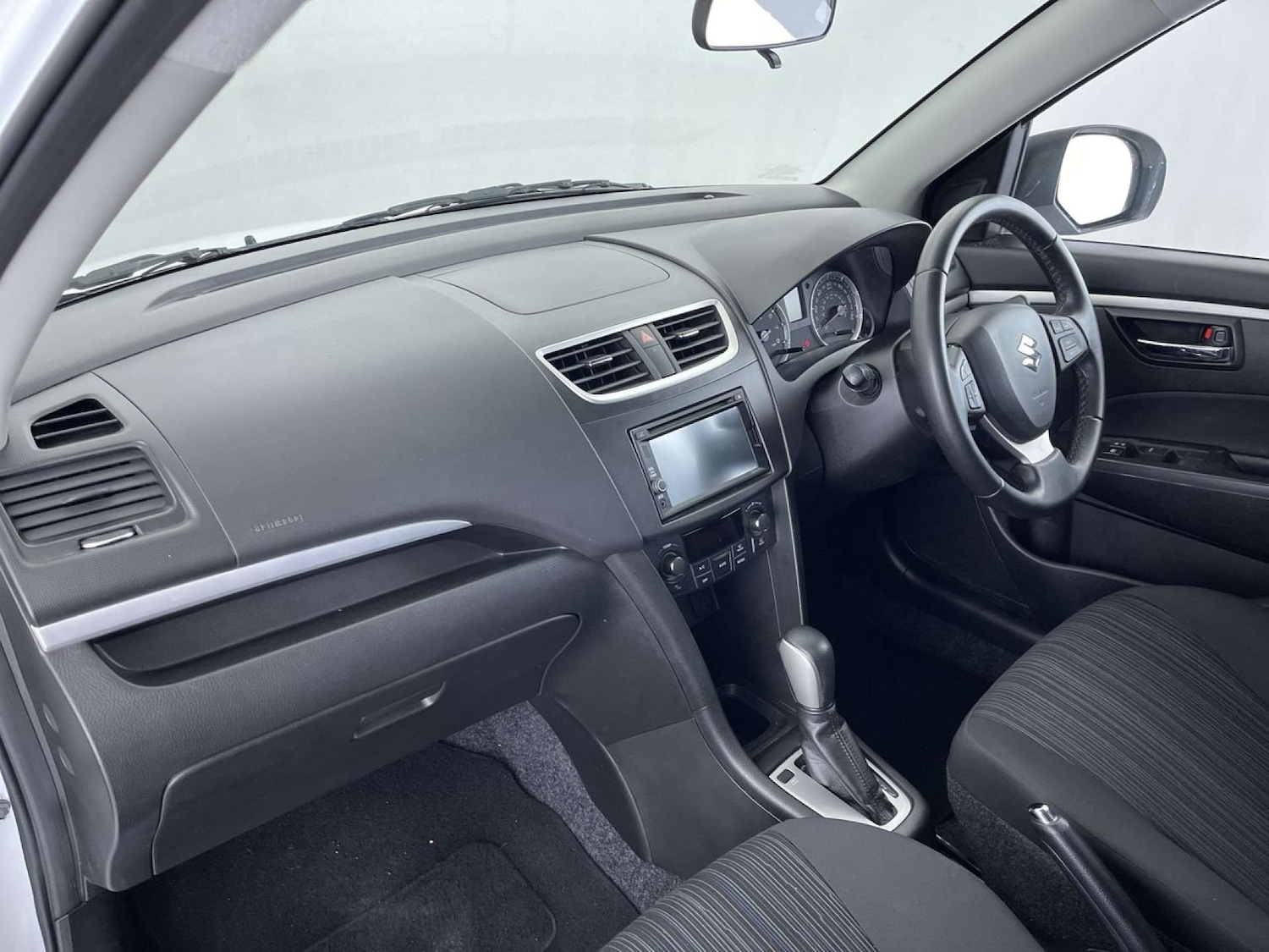 Used Suzuki Swift 2015 for sale - 76623846: Photo 32