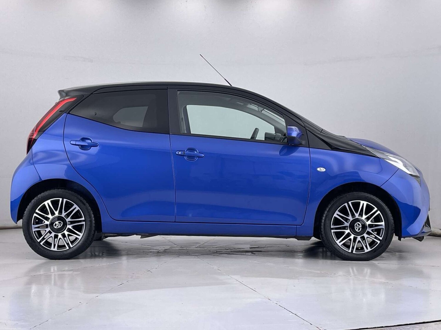 Used Toyota AYGO 2018 for sale - 76830229: Photo 15