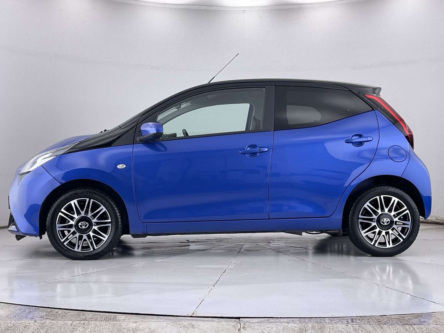 Used Toyota AYGO 2018 for sale - 76830229: Photo 16