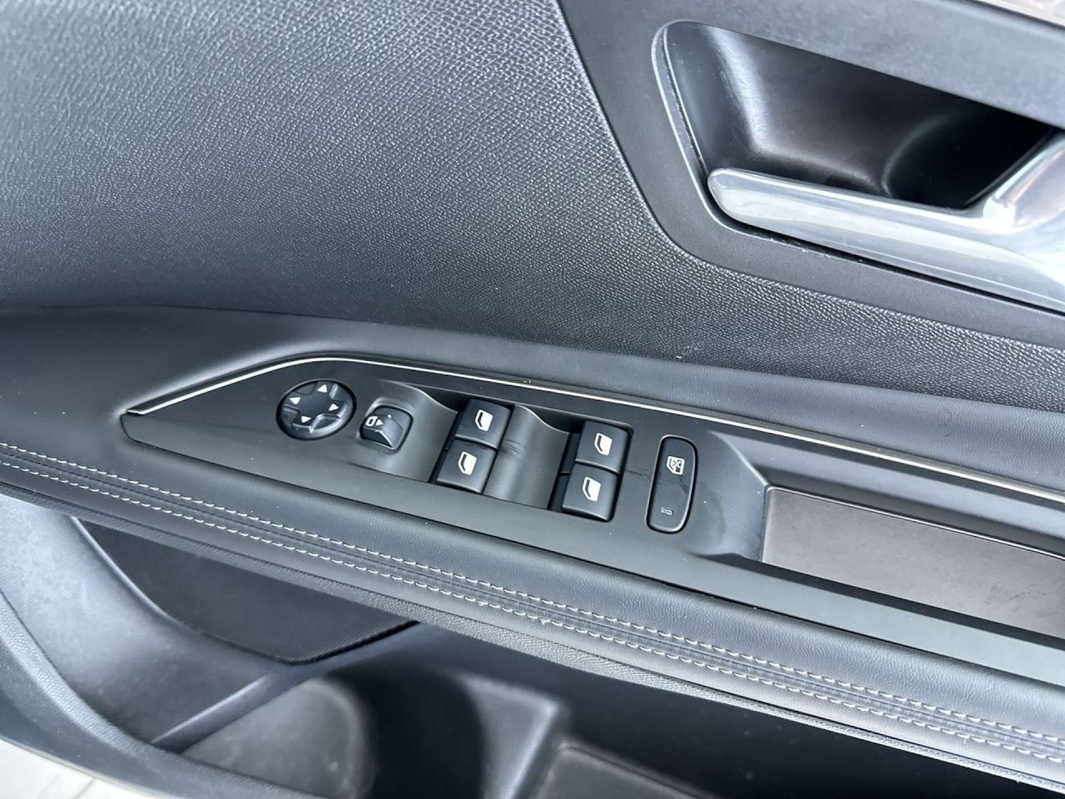 Used Peugeot 5008 2018 for sale - 77583887: Photo 52